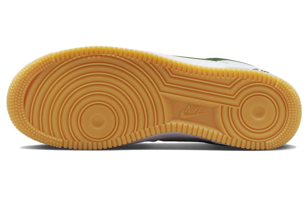 Спортивные кроссовки унисекс Nike Air Force 1 Low Retro QS белые, 37.5 EU