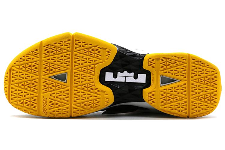 Кроссовки мужские Nike Ambassador 8 черные, 40 EU