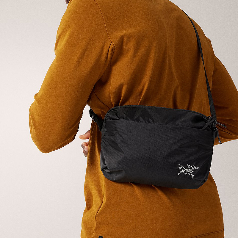 Сумка унисекс Arcteryx X000007973-Black черная
