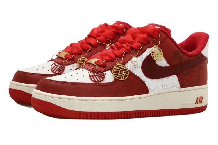 Кроссовки унисекс Nike Air Force 1 OKHR белые, красные, 44.5 EU