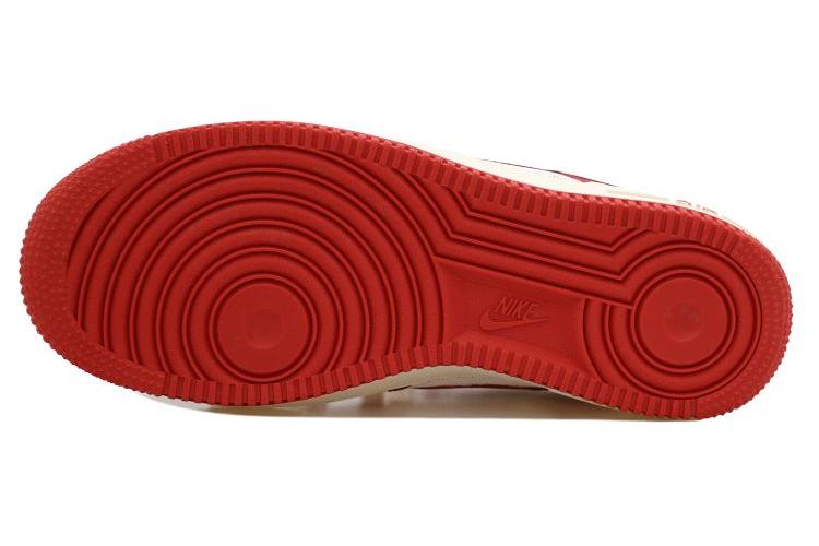 Кроссовки унисекс Nike Air Force 1 OKHR белые, красные, 44.5 EU