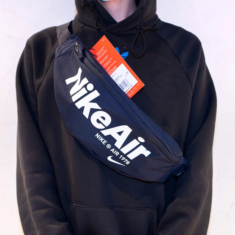 Сумка унисекс Nike Heritage Hip Pack темно-синяя