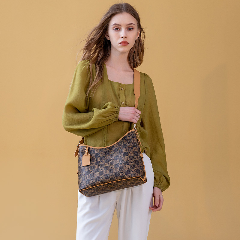 Сумка женская VANESSA HOGAN Monogram Pvc Mom Bag темно-коричневая