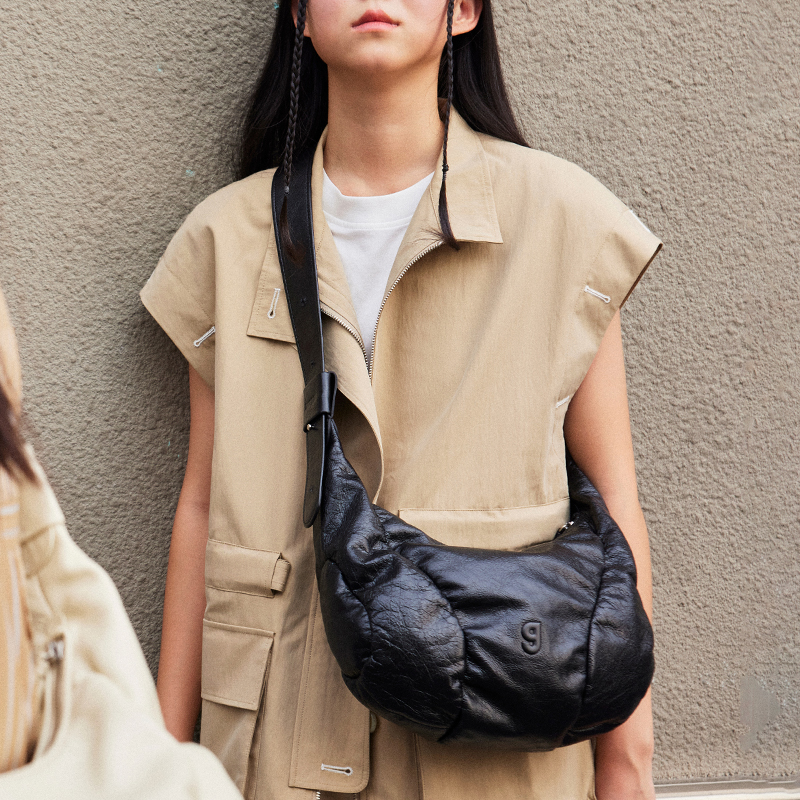 Сумка женская KUNOGIGI K23271 черная, средних размеров