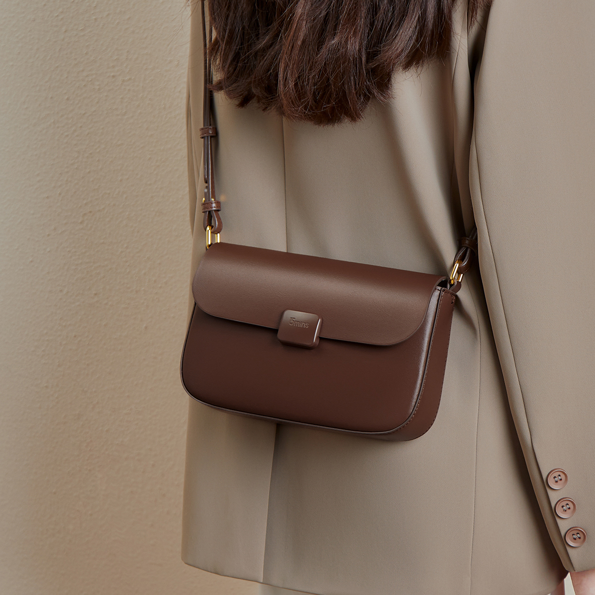 Плечевая сумка женская 15 MINS Tofu Bag черная, Medium EU