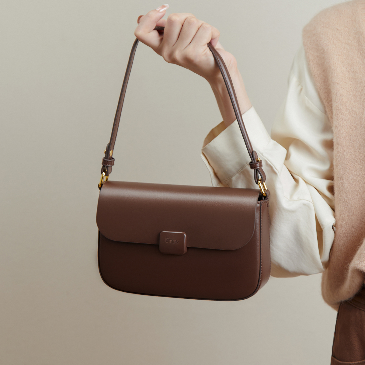 Плечевая сумка женская 15 MINS Tofu Bag черная, Medium EU