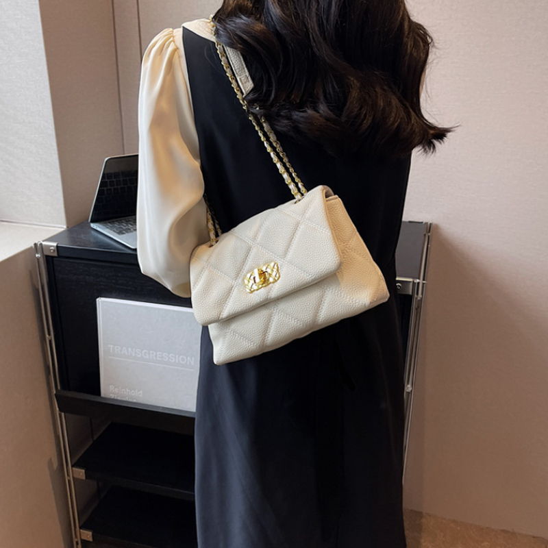 Сумка женская MARKANGARO MK-DWBA1442 черная/экрана