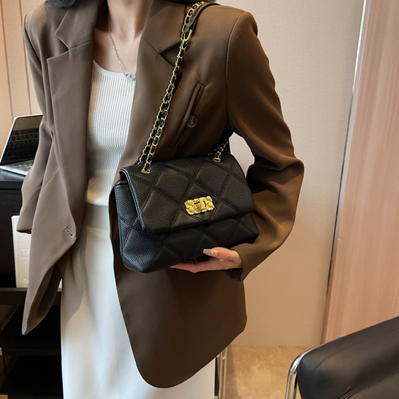 Сумка женская MARKANGARO MK-DWBA1442 черная/экрана