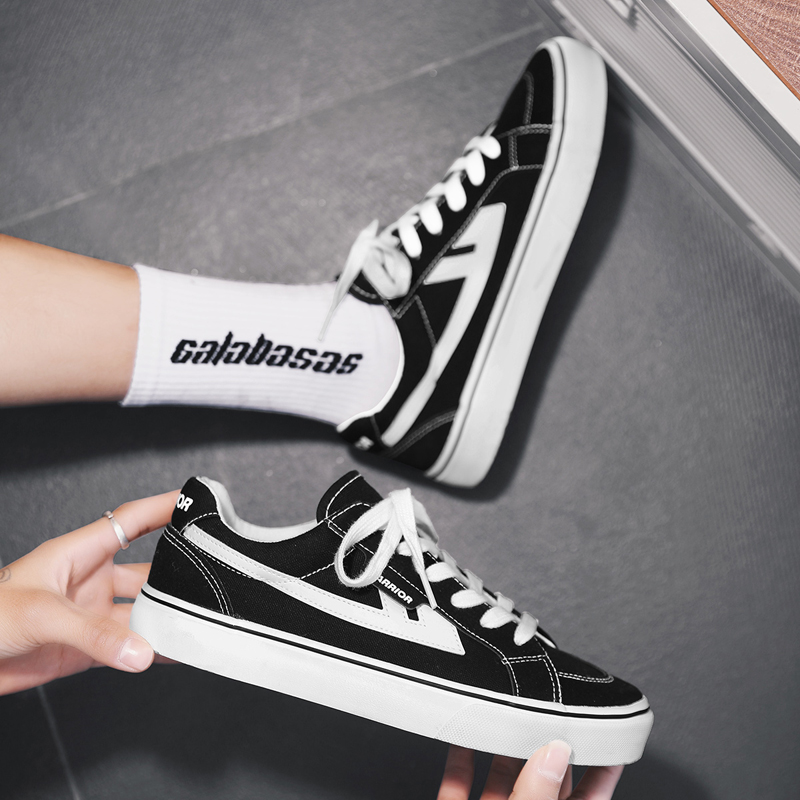 Кеды унисекс WARRIOR WXY-C978G03 черно-белые, 44 EU