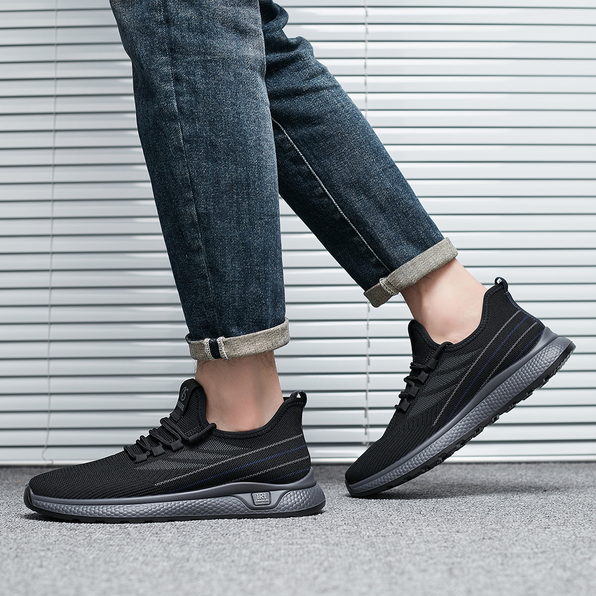 Кроссовки мужские KAISER 53368043B черные, 39 EU