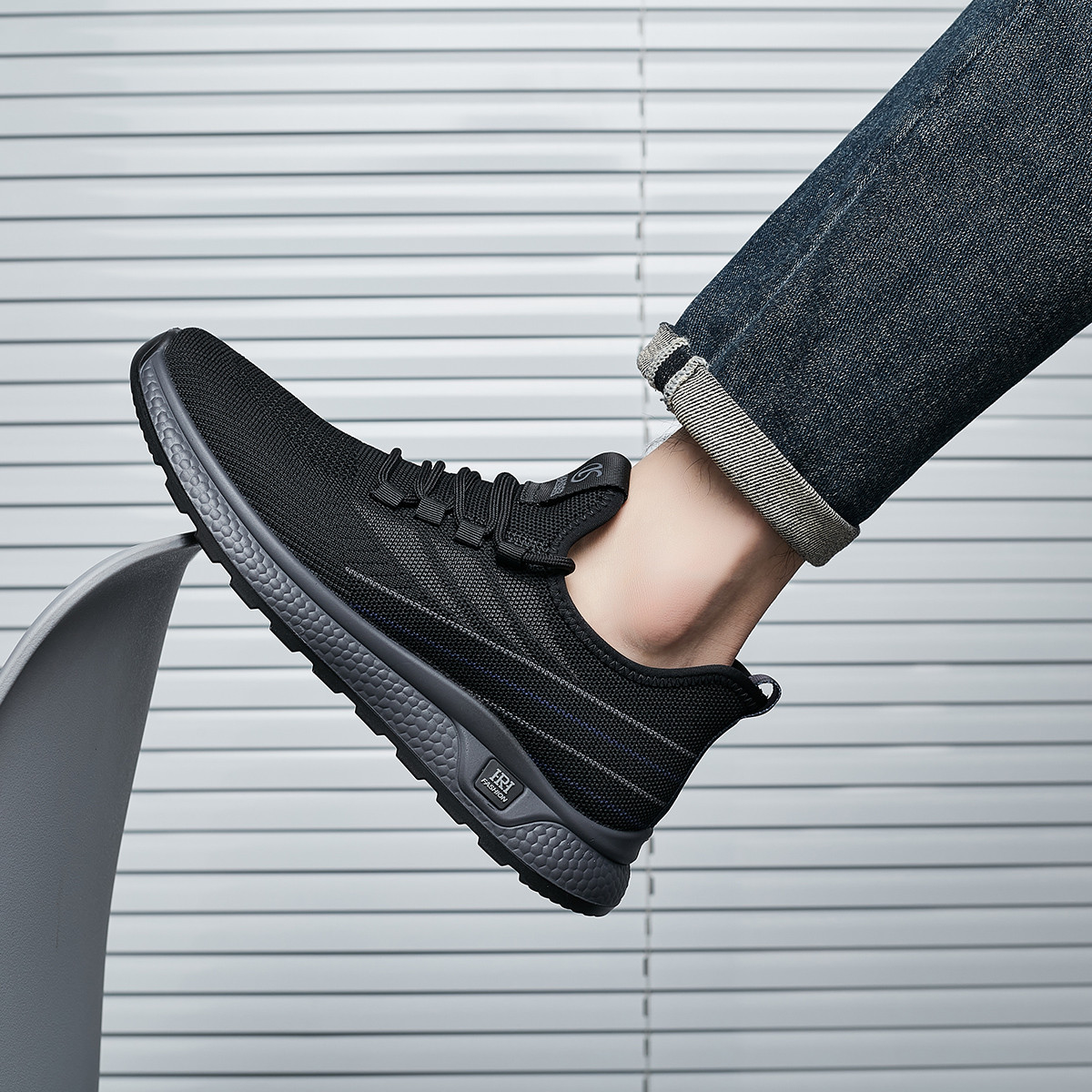 Кроссовки мужские KAISER 53368043B черные, 39 EU