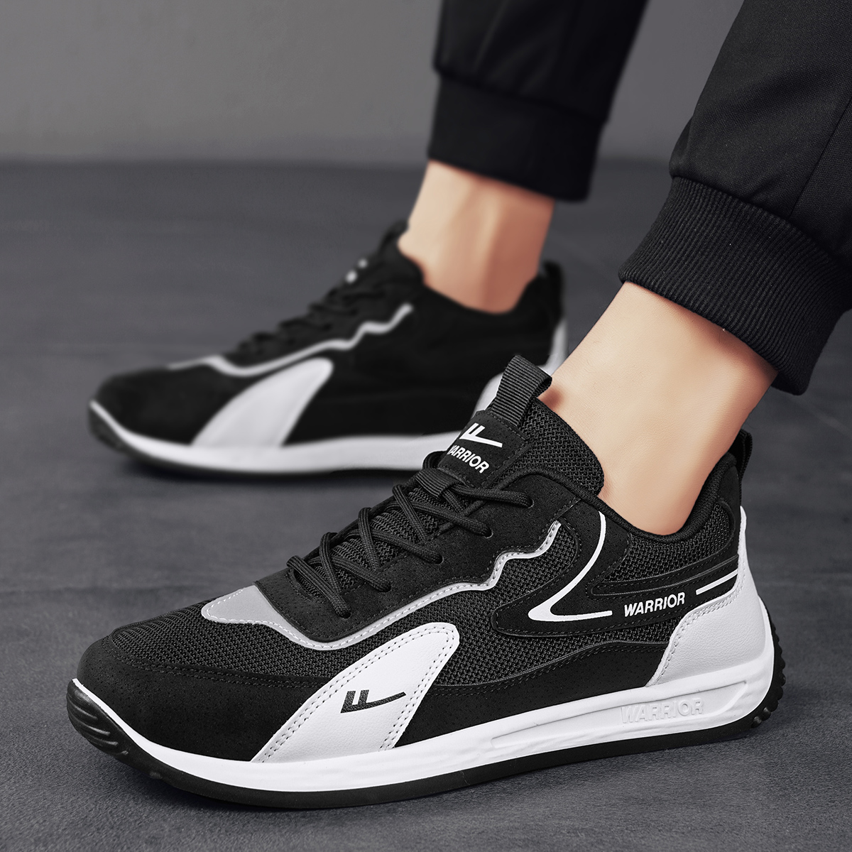 Кроссовки мужские WARRIOR WXY-G361N04 черно-белые, 44 EU