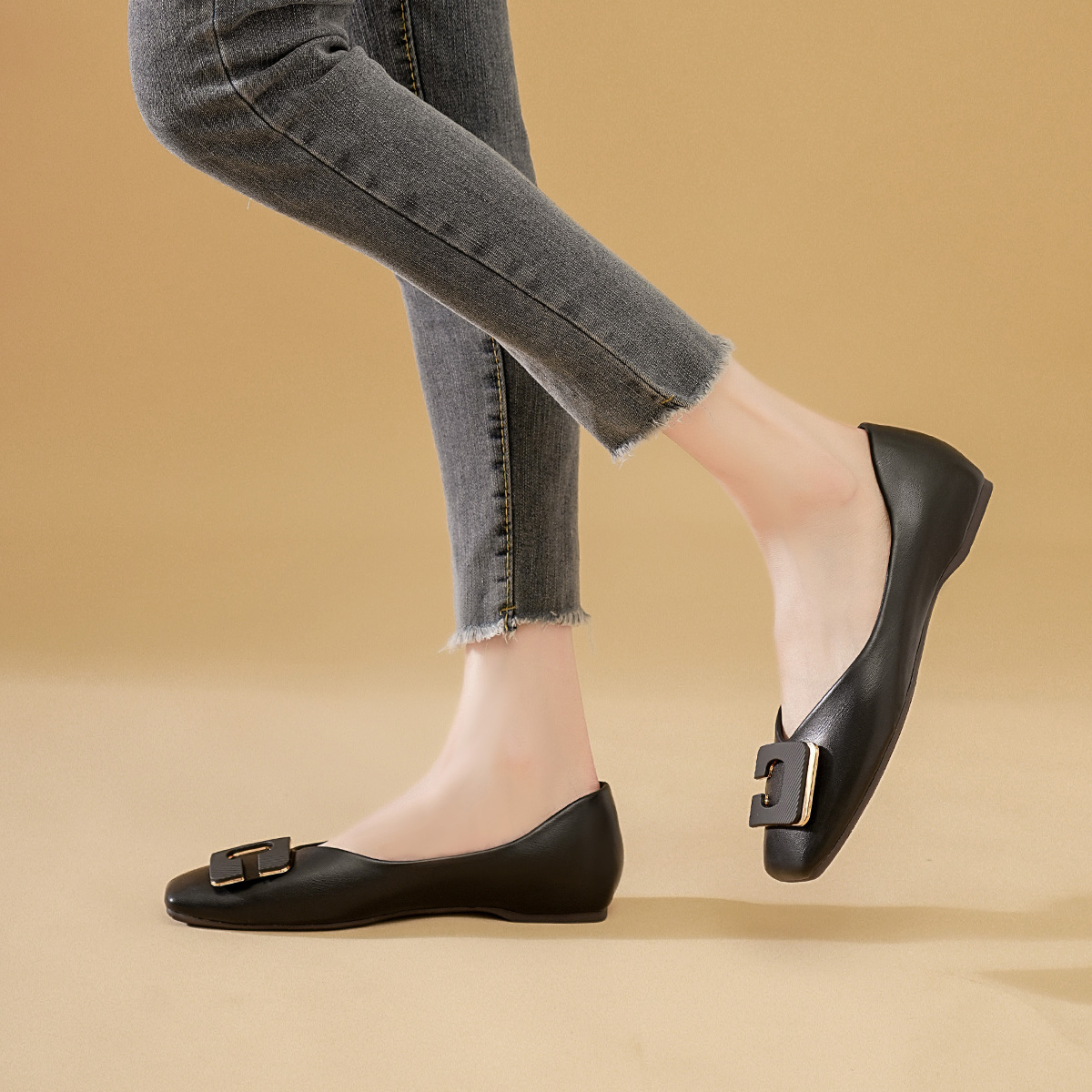 Балетки женские OMS JU23C12403 черные с металлической пряжкой, 39 EU