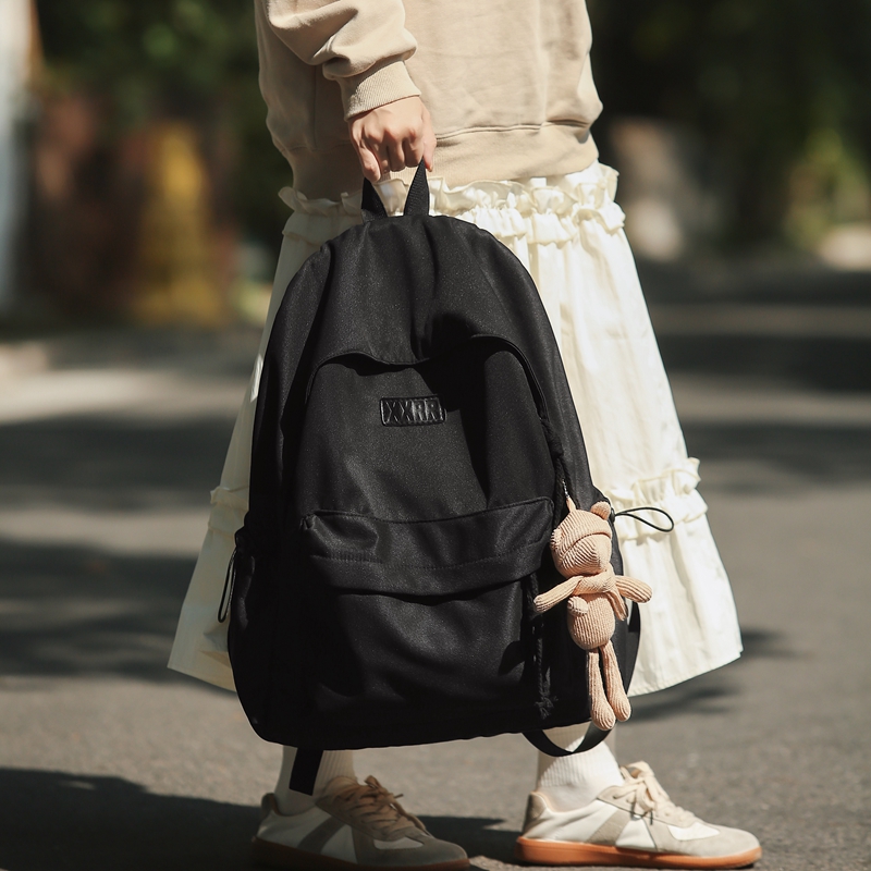 Рюкзак унисекс Deli Bear DLX-XFX-D-2590 черный с вязаным жабой