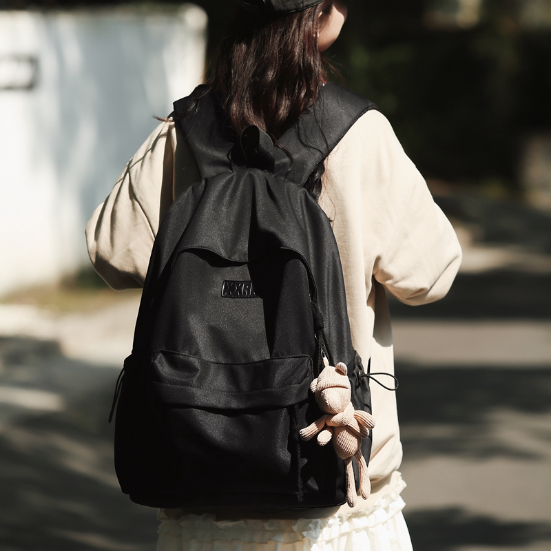 Рюкзак унисекс Deli Bear DLX-XFX-D-2590 черный с вязаным жабой