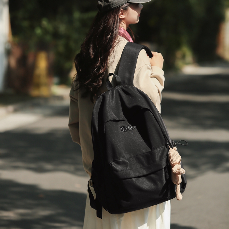 Рюкзак унисекс Deli Bear DLX-XFX-D-2590 черный с вязаным жабой