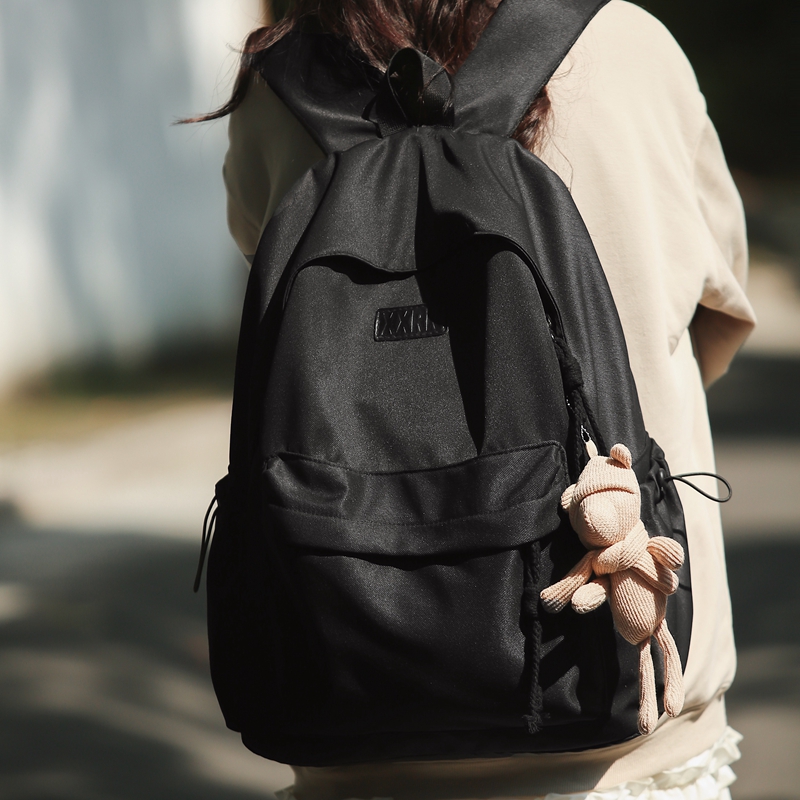 Рюкзак унисекс Deli Bear DLX-XFX-D-2590 черный с вязаным жабой