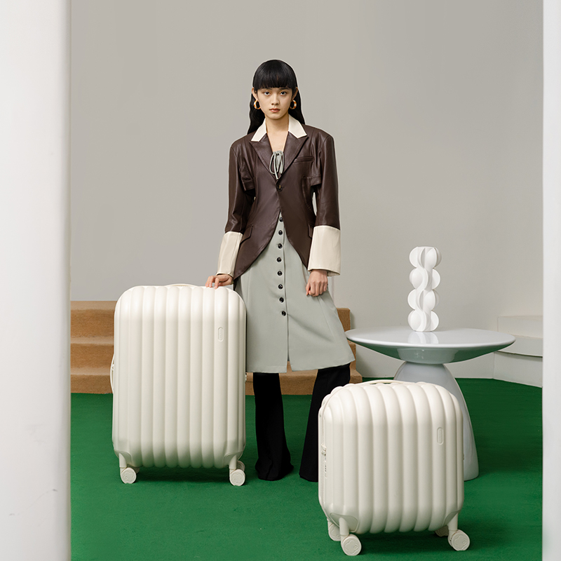 Чемодан унисекс Artrips 24 cream white, 24 inches