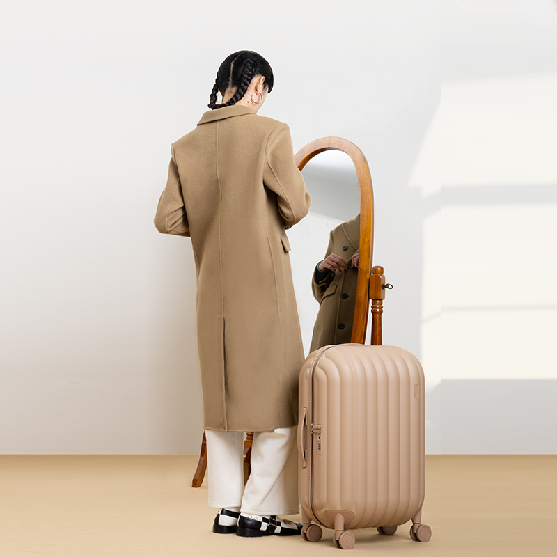 Чемодан унисекс Artrips 24 cream white, 24 inches