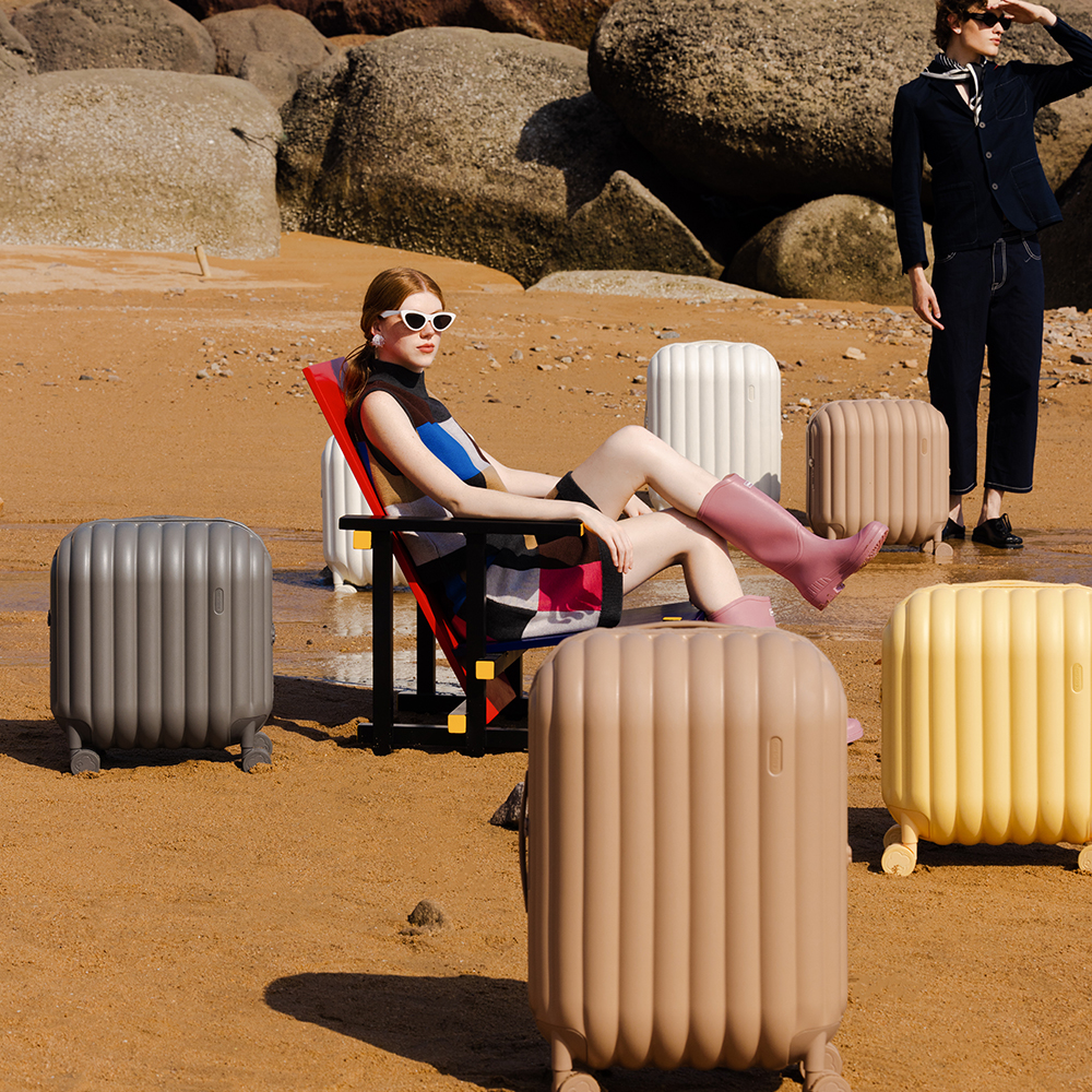 Чемодан унисекс Artrips 24 cream white, 24 inches