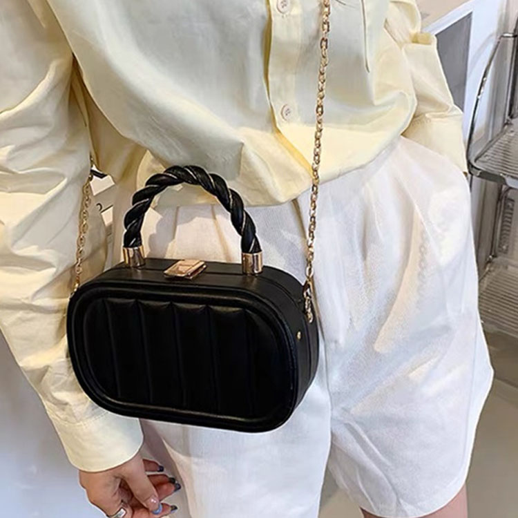 Сумка женская PINKLAND PK-MSEN3318 черно-белая