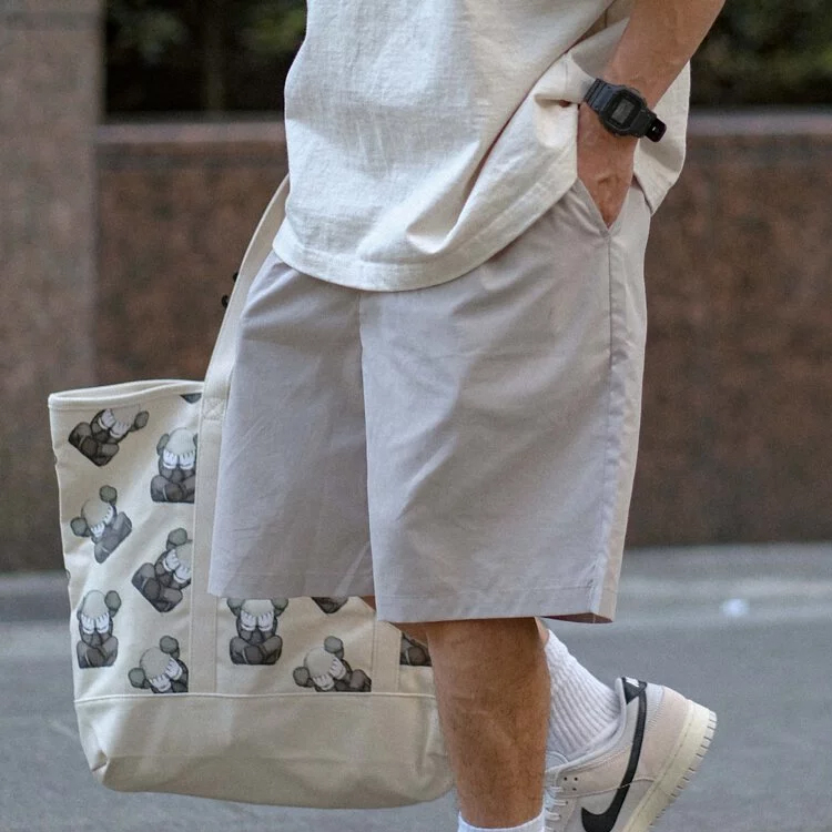 Сумка унисекс UNIQLO Kaws 1789637 слоновая кость