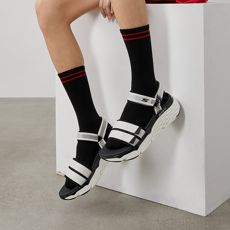 Сандалии женские Skechers Max Cushioning белые, 36 EU