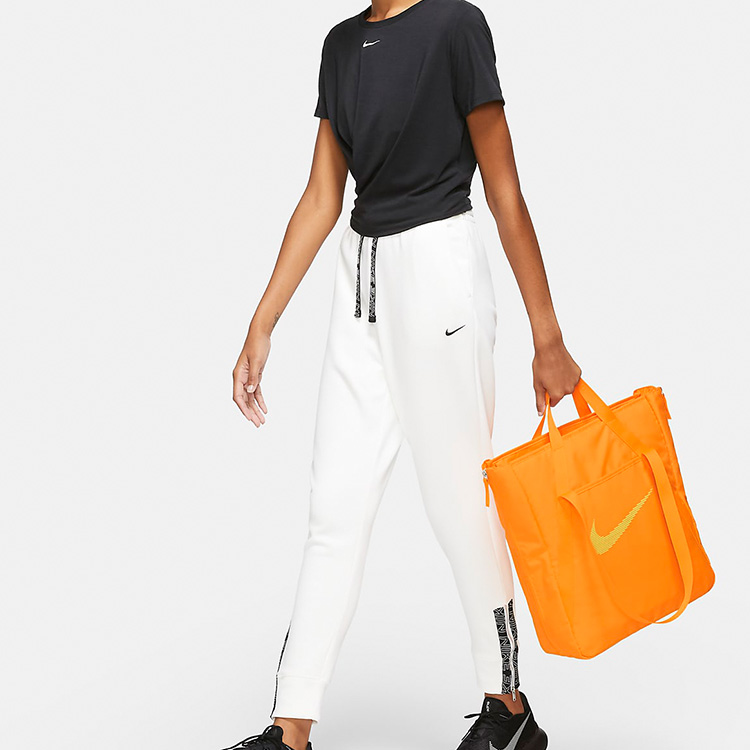 Сумка Nike DR7217-836 ярко-оранжевая