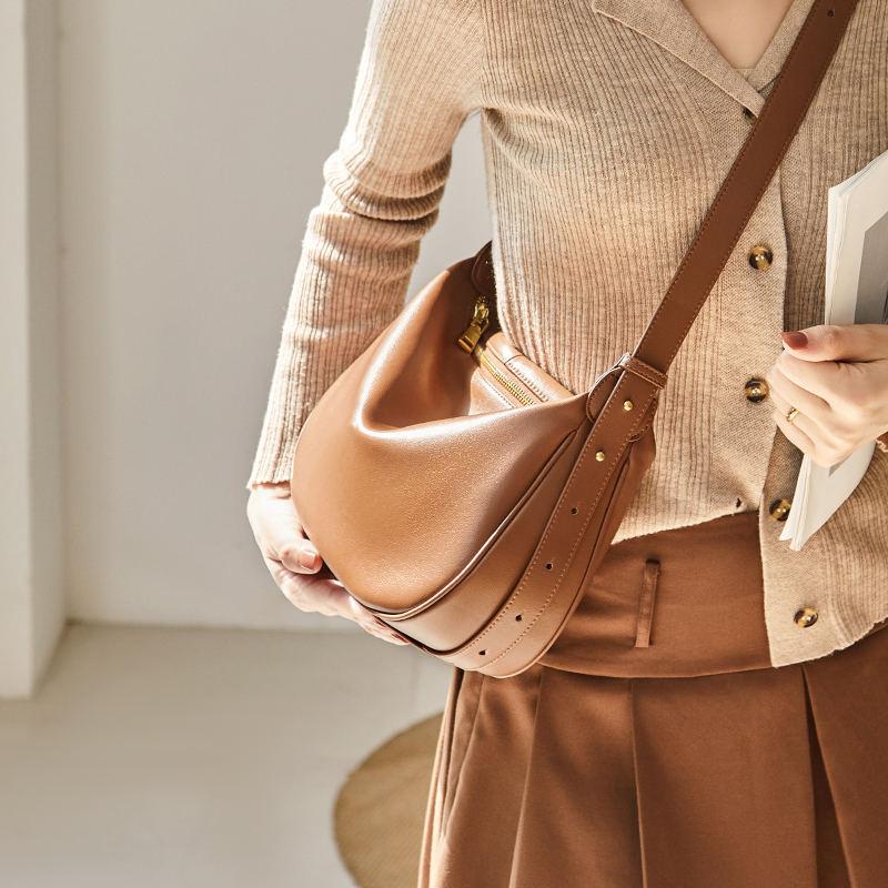 Сумка женская Narandu 612340846 карамельнокоричневая/темночерная