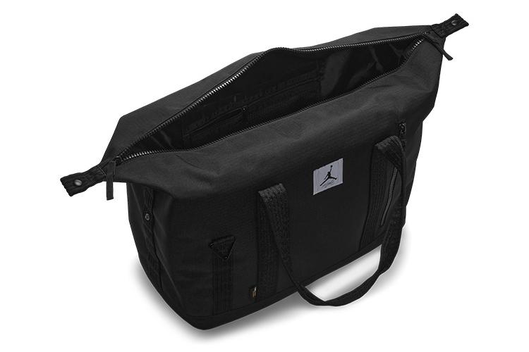 Дорожная сумка унисекс Jordan FV2902010 черная, Regular