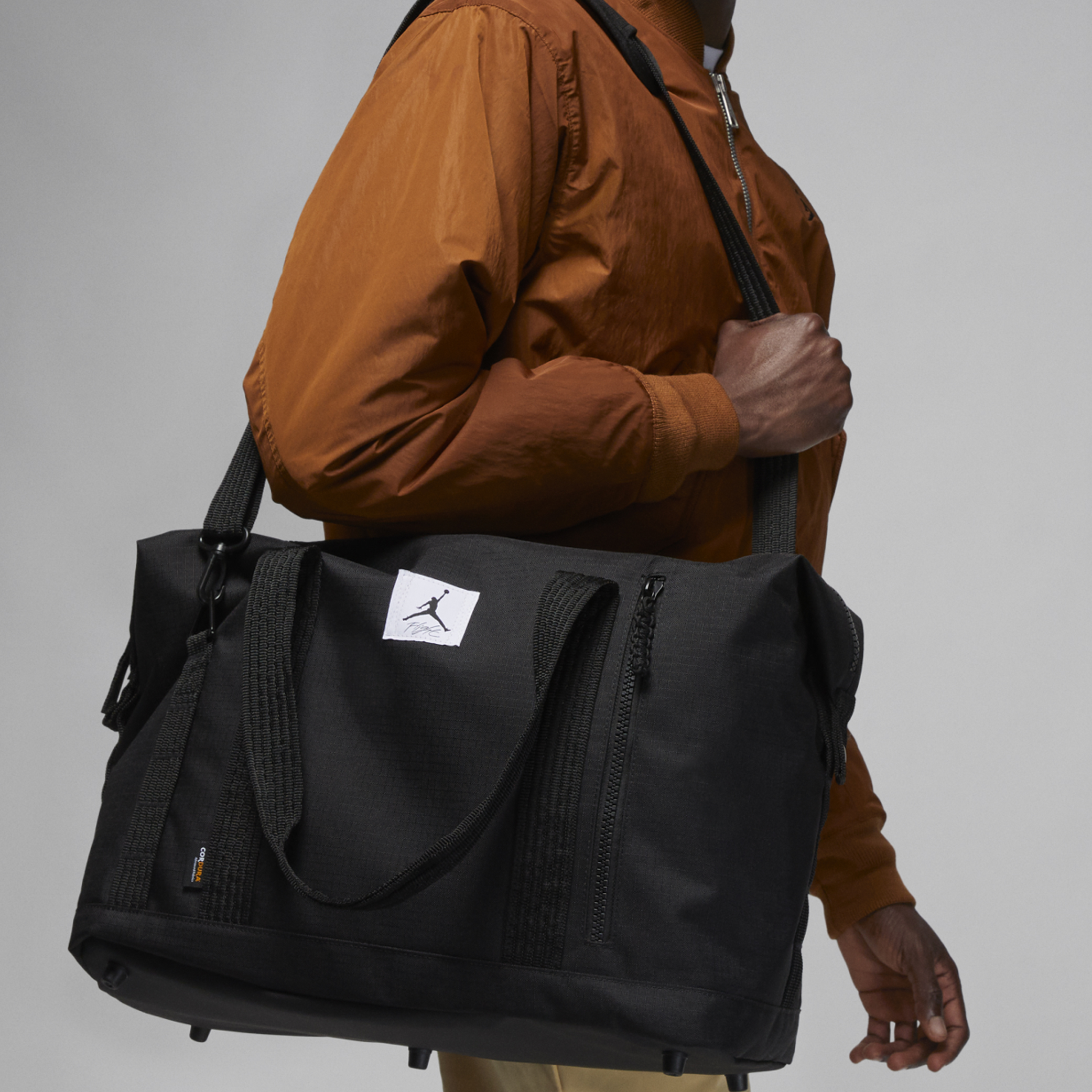 Дорожная сумка унисекс Jordan FV2902010 черная, Regular