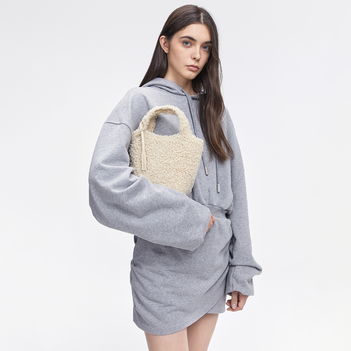 Сумка женская CHARLES&KEITH Sherpa Tote Bag бежево-черная