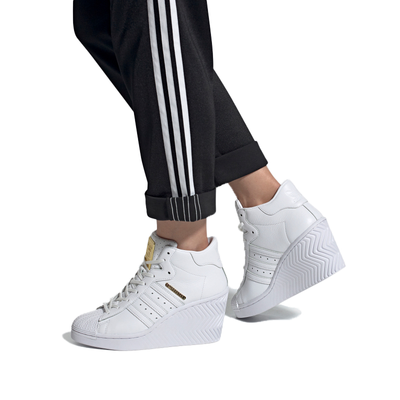 Полуботинки женские Adidas Superstar Ellure белый золотистый металлик, 36 2/3 EU