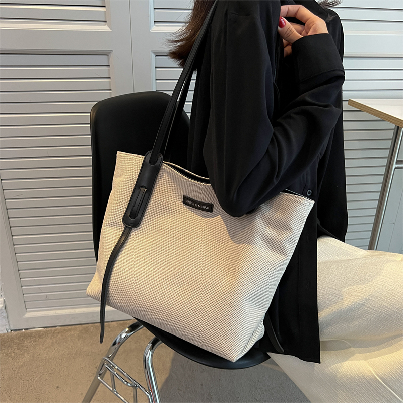 Сумка женская PINKLAND PK-1915 черная/белая