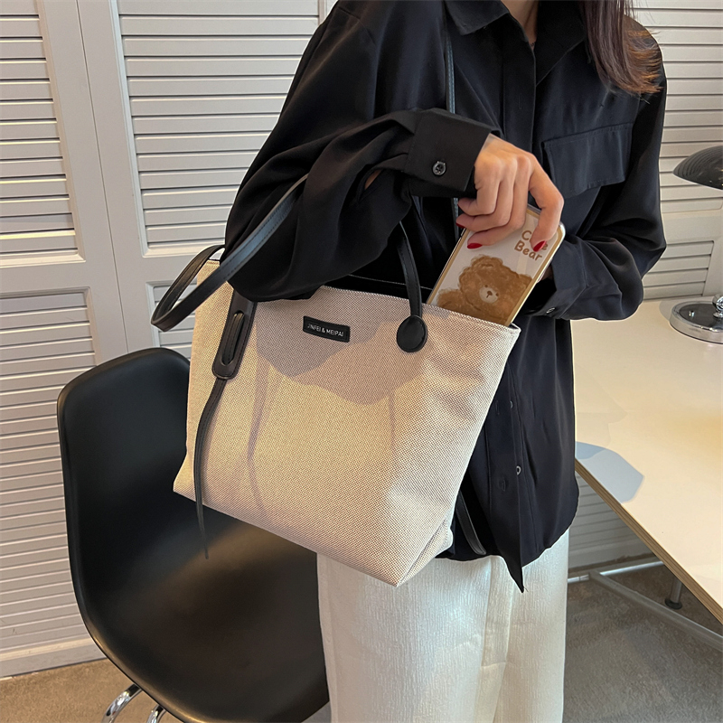 Сумка женская PINKLAND PK-1915 черная/белая