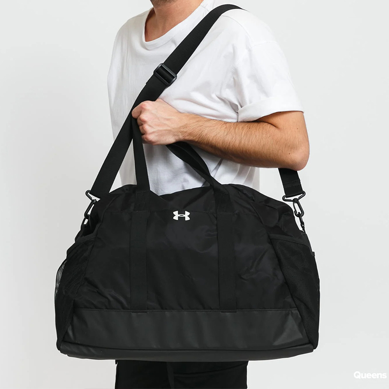 Спортивная сумка унисекс Under Armour 1362259-001 черная